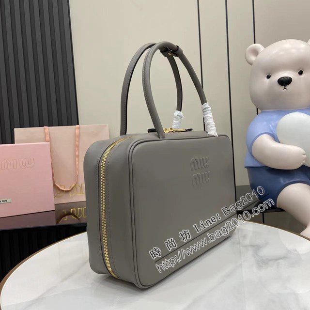 MIU MIU專櫃繆繆最新款Beau手袋原廠皮手提公事包 jh2657型號：5BB117，5BB163